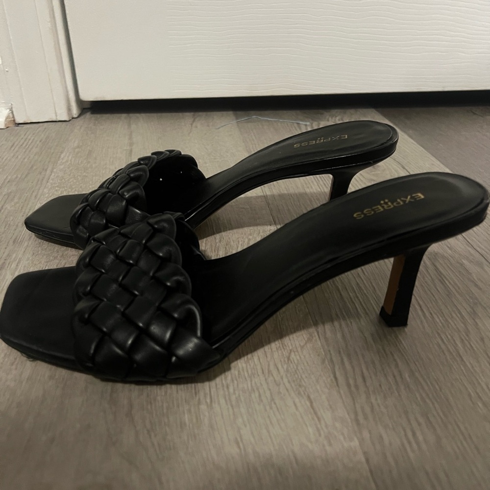express kitten heel